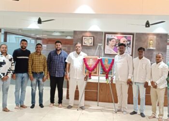 आमदार कार्यालयात राजमाता जिजाऊ, स्वामी विवेकानंदांना अभिवादन