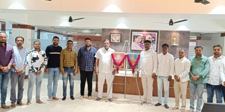 आमदार कार्यालयात राजमाता जिजाऊ, स्वामी विवेकानंदांना अभिवादन