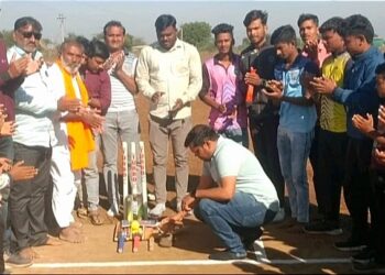 उमर्दे खुर्दे प्रीमियर लीग टेनिस बॉल क्रिकेट स्पर्धेचा शुभारंभ, 21 हजाराचे प्रथम बक्षीस