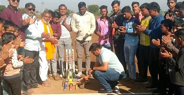 उमर्दे खुर्दे प्रीमियर लीग टेनिस बॉल क्रिकेट स्पर्धेचा शुभारंभ, 21 हजाराचे प्रथम बक्षीस