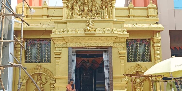 रघुवंशी परिवाराच्या श्रीराम मंदिरावरील रंग काम पूर्णत्वास