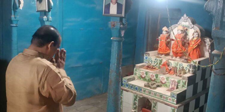 देसाईपुऱ्यातील सव्वाचारशे वर्षांपूर्वीचे संतांचे श्रीराम मंदिर ना. गावित यांच्या हस्ते अनेक वर्षानंतर झाले खुले