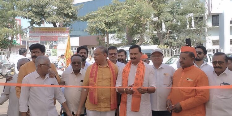 व्हॉइस ऑफ मीडिया शहादा शाखेतर्फे आयोजित रक्तदान शिबिरात 151 दात्यांचे रक्तदान