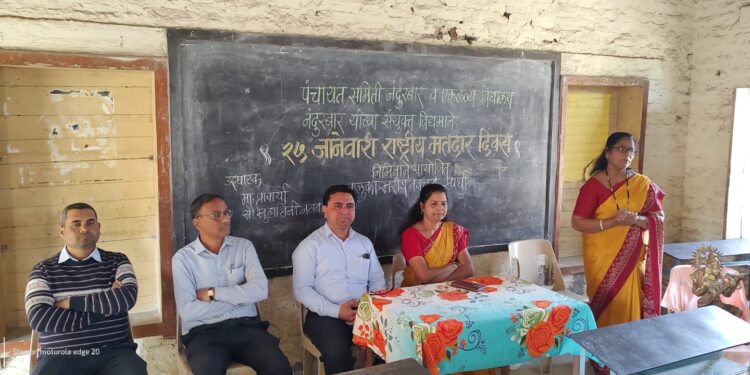 राष्ट्रीय मतदार दिनानिमित्त एकलव्य विद्यालयात वक्तृत्व स्पर्धा उत्साहात