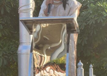 जिल्हा परिषदेत अध्यक्षा डॉ.सुप्रिया गावित यांच्या हस्ते ध्वजारोहण