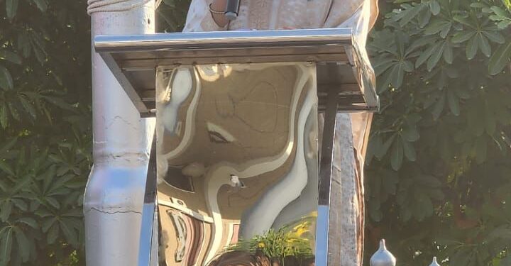 जिल्हा परिषदेत अध्यक्षा डॉ.सुप्रिया गावित यांच्या हस्ते ध्वजारोहण