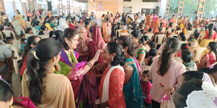 सौभाग्य अक्षय्य राहो; उखाण्यांच्या जुगलबंदीने हळदी कुंकवाचा कार्यक्रम उत्साहात