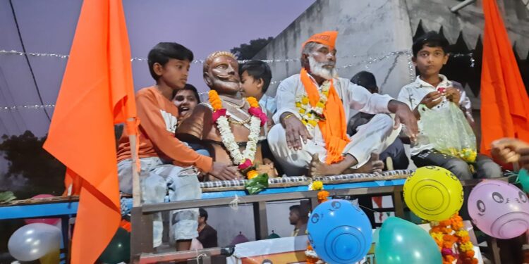 जल्लोष : मराठा आरक्षण आंदोलनाला यश,उमर्दे येथे गुलाब मराठे यांची भव्य मिरवणूक