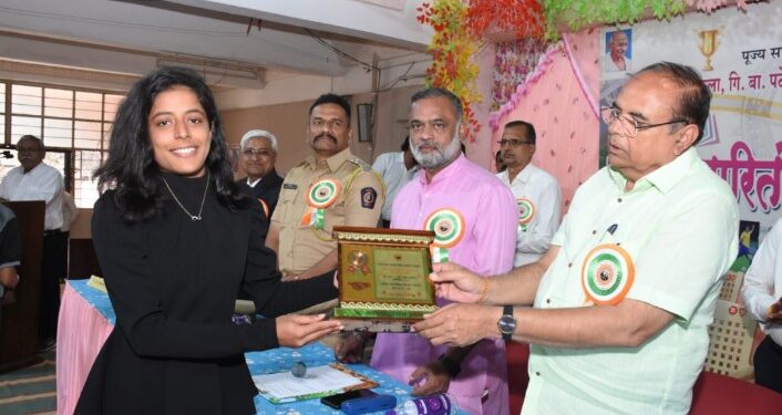 पूज्य साने गुरुजी विद्या प्रसारक मंडळाच्या कला, विज्ञान व वाणिज्य महाविद्यालयाचा वार्षिक पारितोषिक वितरण समारंभ उत्साहात