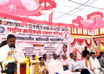 आदिवासी समूहाला हक्क, अधिकारापासून बेदखल करण्याचे शासक जातीचे षडयंत्र : वामन मेश्राम