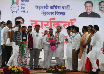 उपमुख्यमंत्री अजित पवार यांच्या उपस्थितीत  काँगेसच्या गटनेत्यासह अनेकांचा राष्ट्रवादीत प्रवेश