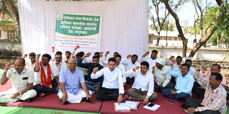 व्हीलेज कोड न मिळाल्याने महसूल गावांच्या विकास कामांना लागला ब्रेक, 52 सरपंचाच्या आंदोलनाला सुरवात