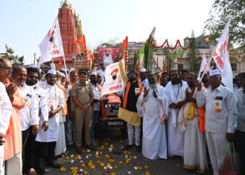 नंदुरबार येथे संत सेवालाल महाराज जयंतीच्या पूर्वसंध्येला बंजारा समाजातर्फे शोभायात्रा