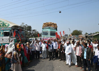 मार्क्सवादी कम्युनिस्ट पक्षातर्फे विविध मागण्यासाठी रास्ता रोको आंदोलन