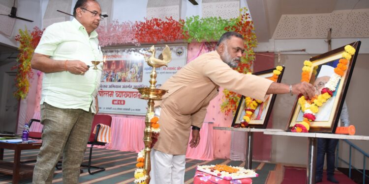 शिवराज्याभिषेकानेच हिंदू समाजात चैतन्याची लाट पसरली, पुरुषोत्तम व्याख्यानमालेत स्वानंद ओक यांचे प्रतिपादन