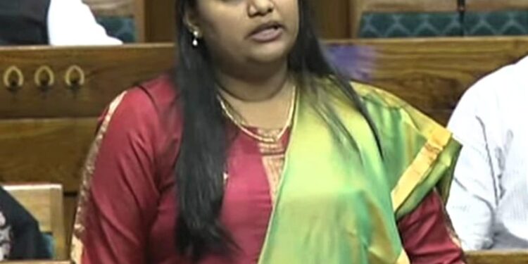 खा.डॉ. हिना गावित यांच्या संसदेच्या भाषणाने संसदेला केले चकित