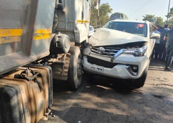 मोठ्ठी बातमी : भाजपा महामंत्री विजय चौधरी यांच्या गाडीचा अपघात