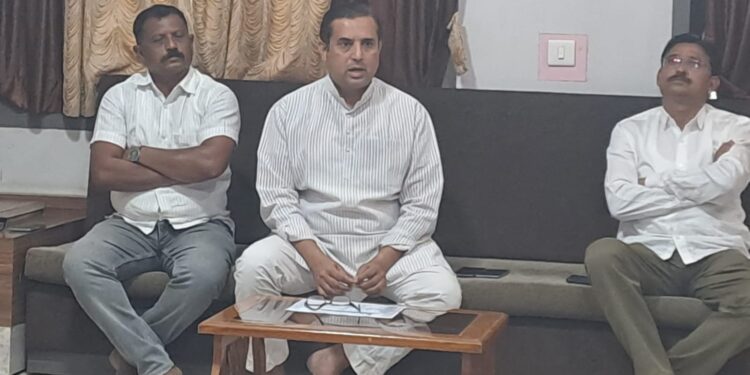 शहादा येथील कापूस खरेदी केंद्रावर आजपासून पूर्ववत कापूस खरेदी सुरू होणार : सभापती अभिजीत पाटील