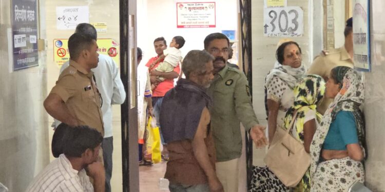 मोठ्ठी बातमी : आयोध्येकडे जाणाऱ्या आस्था एक्सप्रेसवर नंदूरबार जवळ दगडफेक