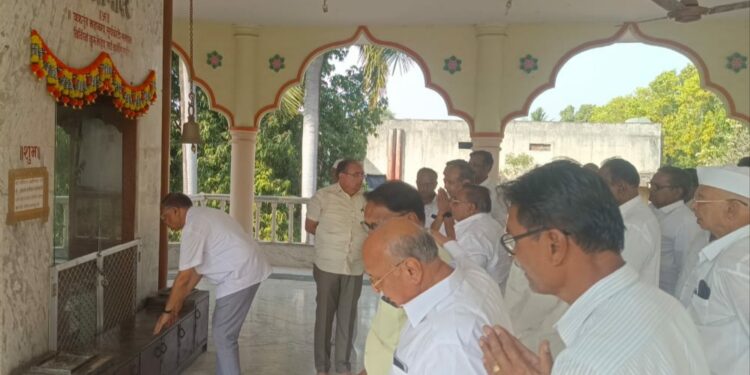 लोकशाही पॅनलला विजयी करण्याचे आवाहन; उंटावदच्या रोकडमल हनुमान मंदीरात प्रचाराचा शुभारंभ