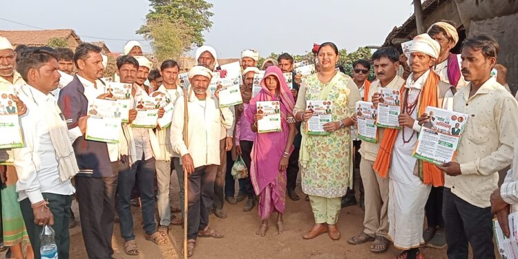 तोरणमाळच्या दुर्गम भागात खा.डॉ.हिना गावित यांनी गाव चलो अभियानांतर्गत केला घरोघर संपर्क