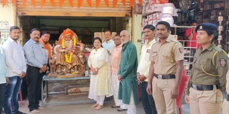 मंगळ बाजार व्यापारी असो.तर्फे शिवजयंती निमित्त अभिवादन