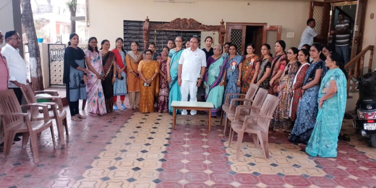 लोकशाही पॅनलच्या प्रचारानिमीत्त कहाटूळ-बामखेडा परिसरात भेटीगाठी