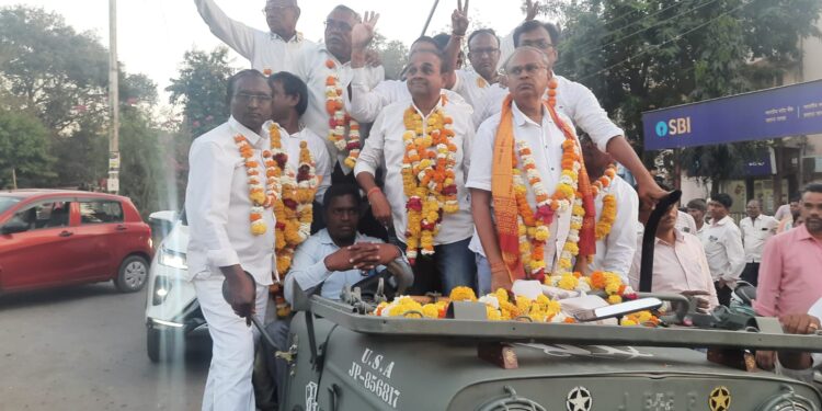 लोकनायक जयप्रकाश सूतगिरणी संचालक मंडळ निवडणुकीत दिपक पाटील यांचे लोकशाही पॅनल विजयी