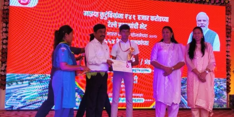 निबंध व चित्रकला स्पर्धेत ओम प्रशांत पाटील प्रथम