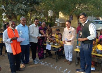 उमर्दे खुर्द येथील जि. प.सेमी इंग्लिश स्कूल येथेबाल आनंद बाजार उत्साहात