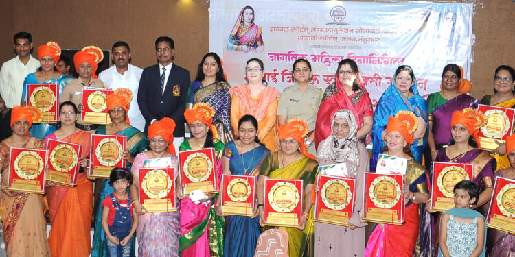 आई जिजाऊ स्त्री शक्ती सन्मान पुरस्काराचे वितरण