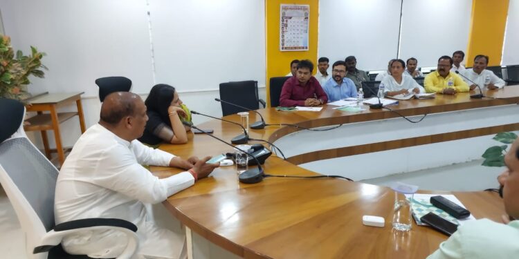 तळोद्यातील बारगळ जमीनींचे मोजमाप करून संबंधितांचे नावे घरे करावित : डॉ. विजयकुमार गावित