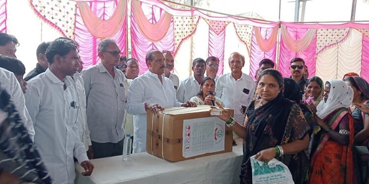 प्रत्येक कामगाराला मिळणार गृहपयोगी ३० भांड्यांचा संच : डॉ. विजयकुमार गावित