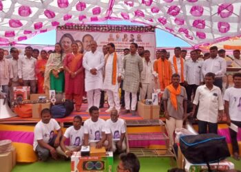 वैयक्तिक विकासाबरोबर सामुहिक विकासासाठी कटीबद्ध : डॉ. विजयकुमार गावित