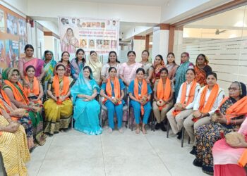 शिवसेनेचा (शिंदे गट) वतीने कर्तुत्वान महिलांच्या माजी नगराध्यक्ष रत्ना रघुवंशी यांच्या हस्ते सन्मान