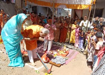 नवनाथ नगरमध्ये माजी आ.चंद्रकांत रघुवंशी यांच्या हस्ते शिव मंदिराचे भूमिपूजन