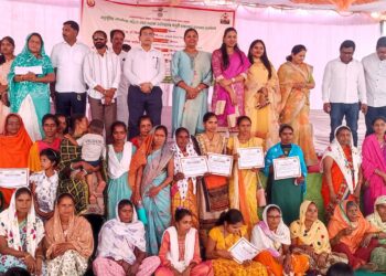 10 हजार महिला सदस्यांना खा.डॉ.हिना गावित, डॉ. सुप्रिया गावित यांच्या हस्ते अर्थसहाय्य निवड प्रमाणपत्र वाटप