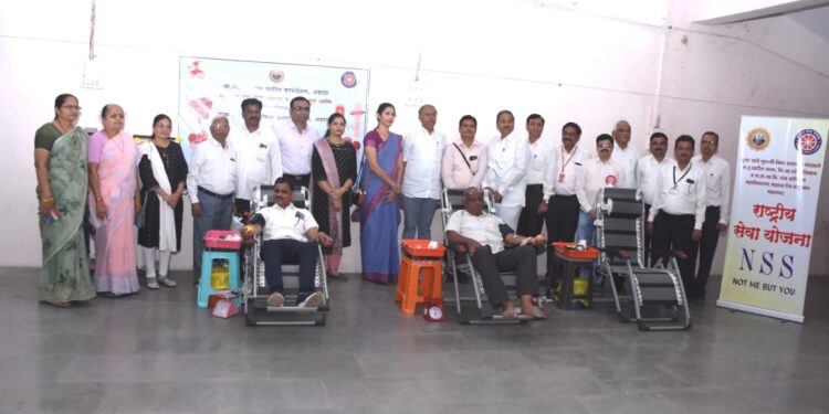 श्री पी के अण्णा पाटील फाऊंडेशन व जायन्टस ग्रुप, जायन्टस सहेली ग्रुप यांच्या संयुक्त विद्यमाने आयोजित रक्तदान शिबिरात 68 दत्यांचे रक्तदान