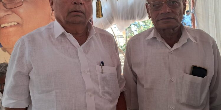 लोकनायक सूतगिरणीच्या चेअरमनपदी दीपकभाई पाटील तर व्हाईस चेअरमनपदी हरीदास पाटील यांची निवड