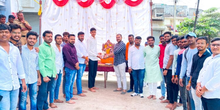 राणी लक्ष्मीबाई चौकात शिवजयंतीनिमित्त प्रतिमापूजन