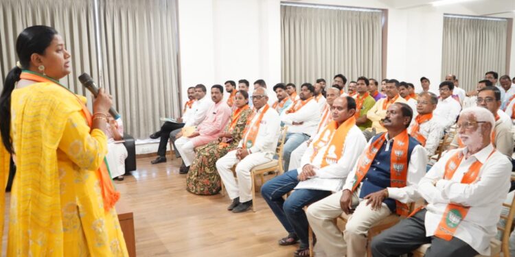 विरोधकांना प्रभावी होण्याची संधी न देता आपण केलेले काम मतदारांपर्यंत पोहोचवा : खा.डॉ.हिना गावित