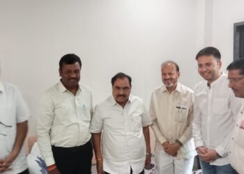 एकनाथराव खडसे यांनी नंदुरबारच्या काँग्रेस उमेदवाराच्या प्रचारासाठी लावली फिल्डिंग ?