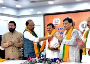 काँग्रेसचे माजी पालकमंत्री ॲड. पद्माकर वळवी यांचा भाजपात प्रवेश