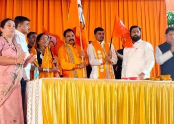 विधान परिषदेचे आ.आमश्या पाडवी यांचा हजारो समर्थकांसह शिंदे गटात प्रवेश