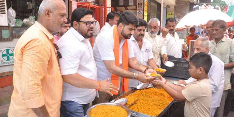 हनुमान जयंती मोठ्या उत्साहात साजरी, महाप्रसादाचे वाटप
