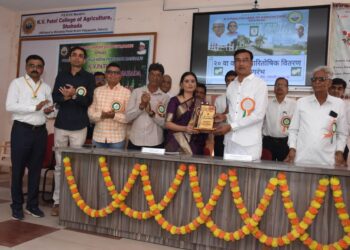 के.व्ही.पटेल कृषी महाविद्यालयात वार्षिक पारितोषिक वितरण