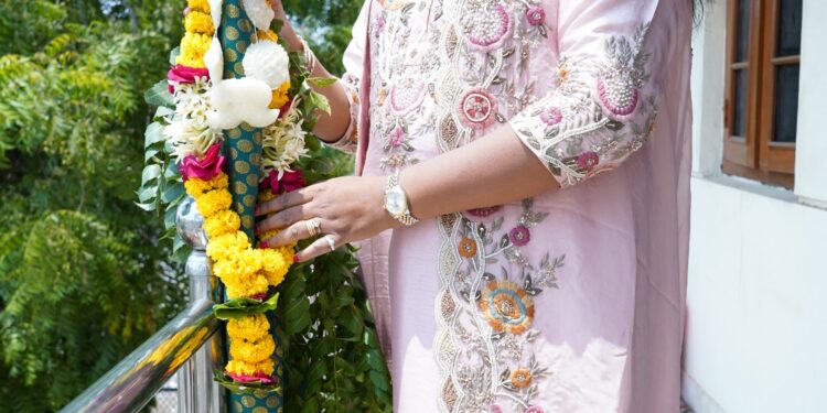 घरोघरी विकासगंगा यावी यासाठी पुन्हा एकदा विजयाची गुढी दारोदार उभारूया : खा. डॉ. हिना गावित