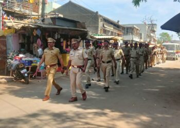 म्हसावद येथे पोलीस दलातर्फे काढण्यात आला रूट मार्च