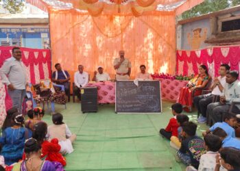 म्हसावद येथे चौथीच्या विद्यार्थ्यांना निरोप