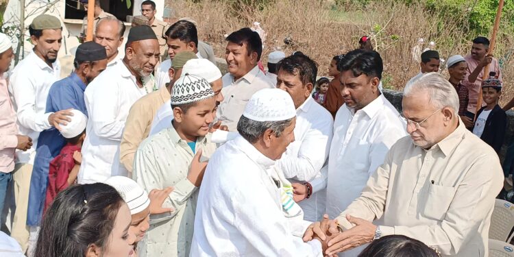 माळीवाड्यात म.ज्योतिराव फुले जयंती निमित्त अभिवादन